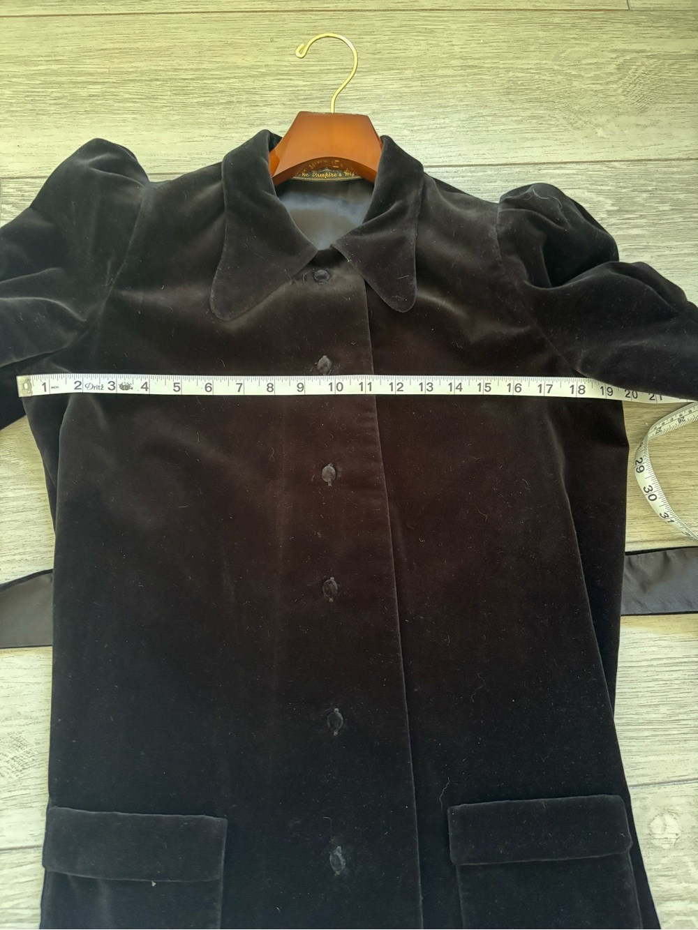 The Vampire’s Wife button-down blouse in thick cotton velvet. Removable sash. - Picture 6 of 9